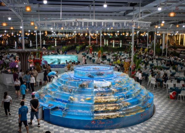 Khu sân vườn nhà hàng Rạn Biển