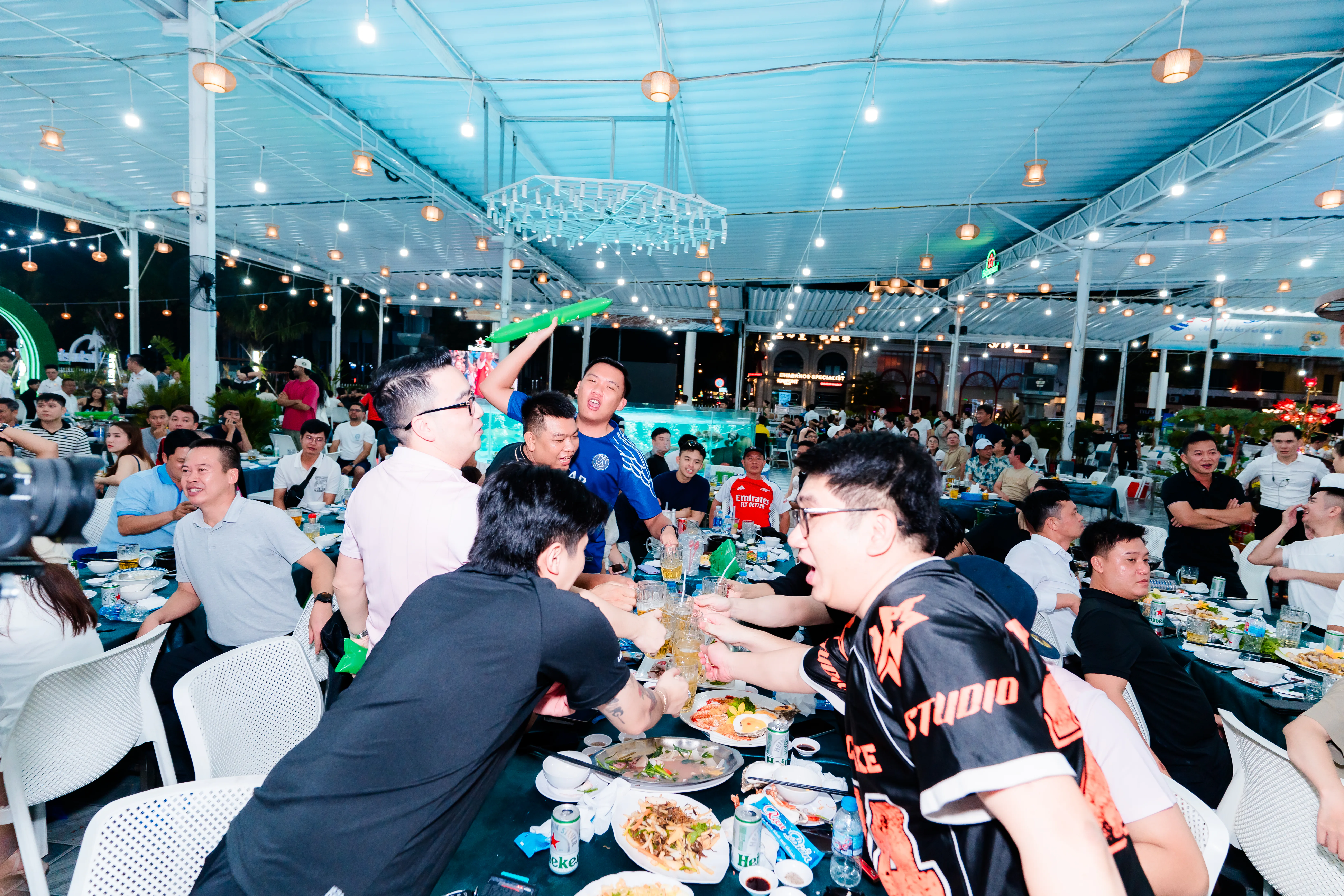 khong-khi-soi-dong.webp