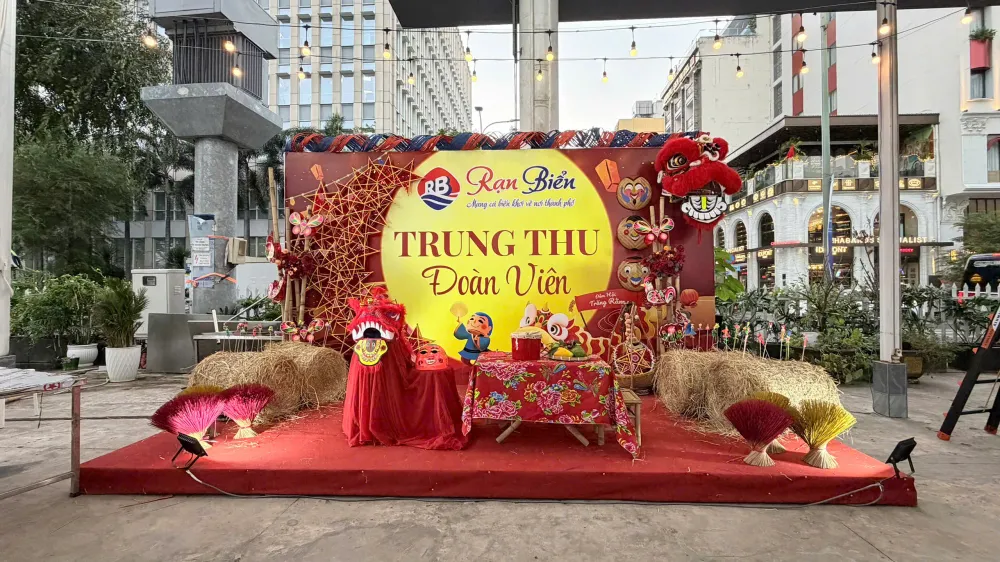 Tiệc Trung Thu Gia Đình Tại Nhà Hàng Hải Sản: Gợi Ý Không Gian & Món Ngon