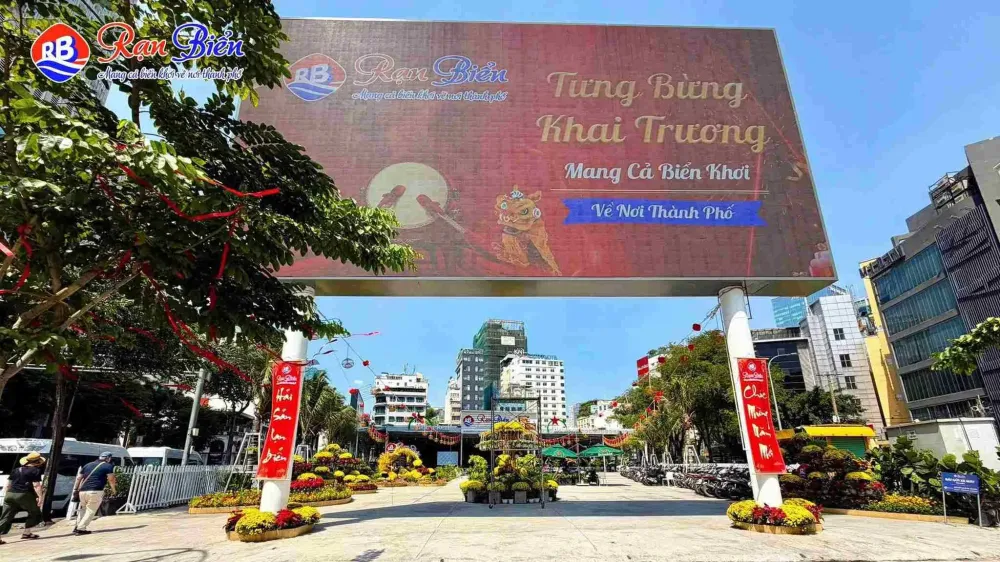 Vườn Hoa Xuân Tại Nhà Hàng Hải Rạn Biển Trung Tâm