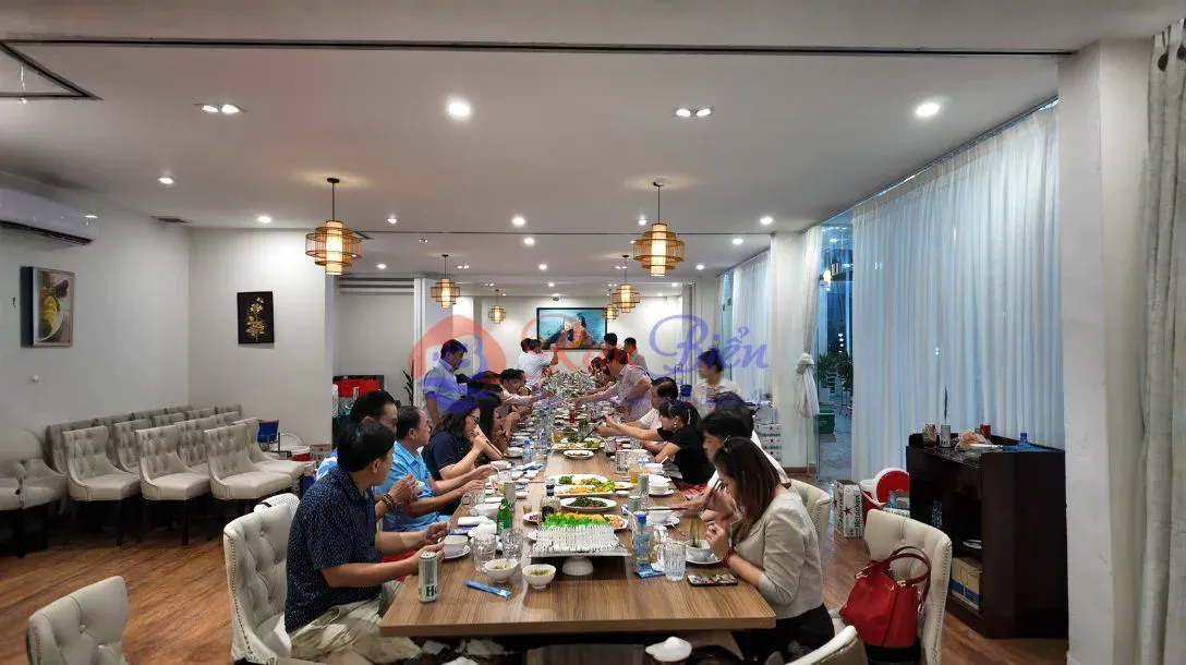 Tiệc Tất Niên Tại Nhà Hàng Hải Sản Rạn Biển Trung Tâm