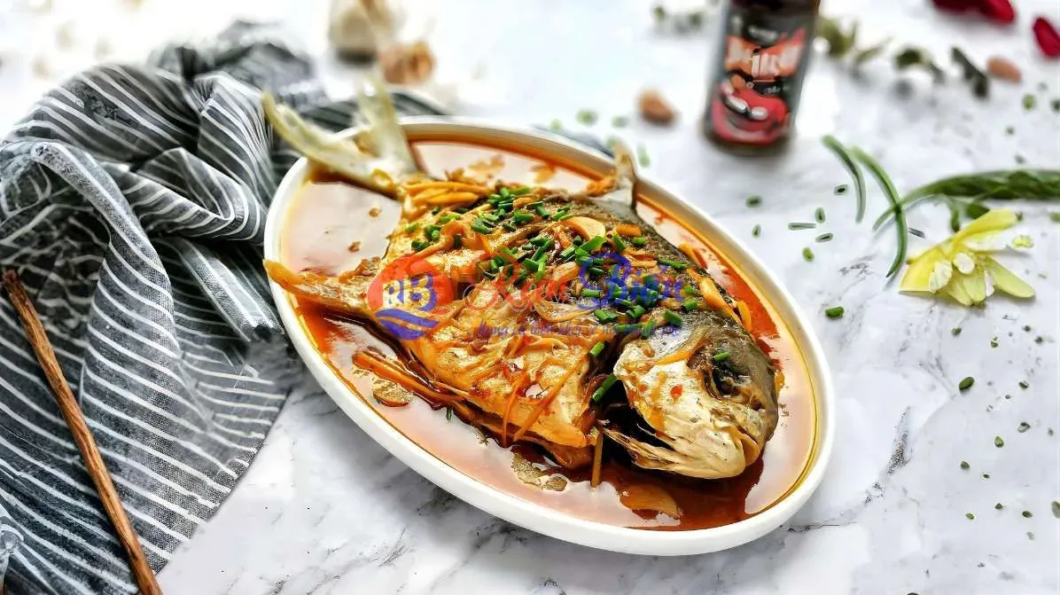 Cá Chim Trắng Om Chua